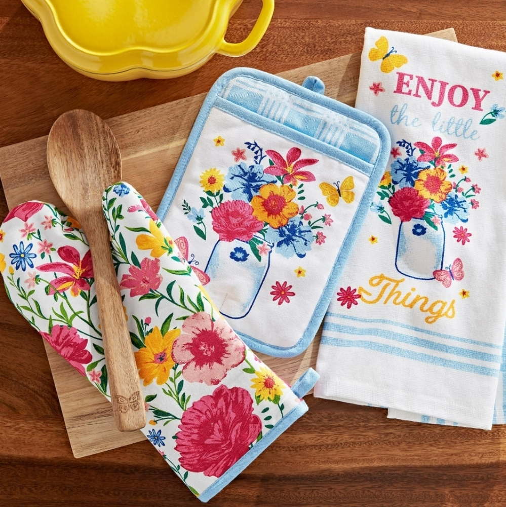 ❤️ New Pioneer Woman Flowering Frontier 3-Piece Kitchen Towel Oven Mitt …